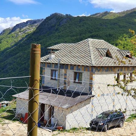 Bujtina E Tomorrit Hotel Ujanik ภายนอก รูปภาพ
