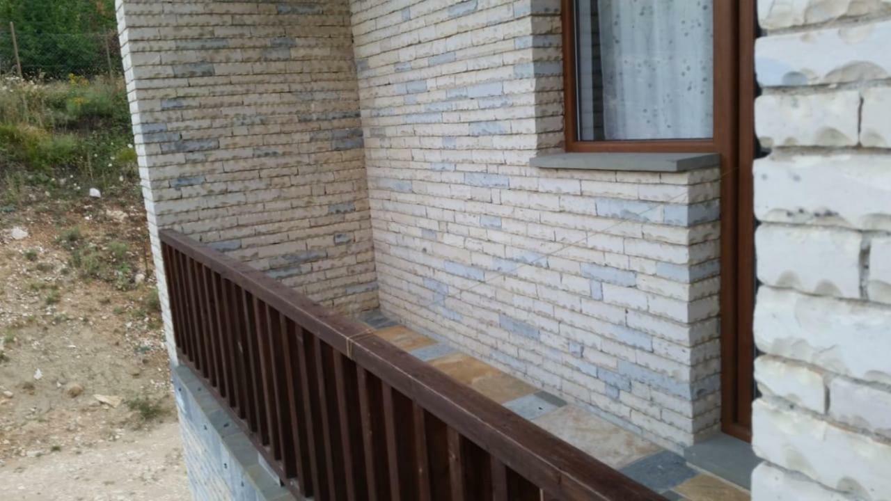 Bujtina E Tomorrit Hotel Ujanik ภายนอก รูปภาพ