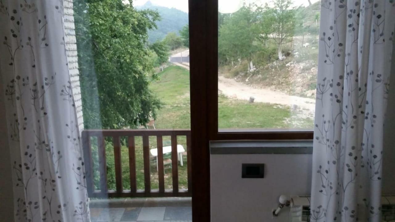 Bujtina E Tomorrit Hotel Ujanik ภายนอก รูปภาพ