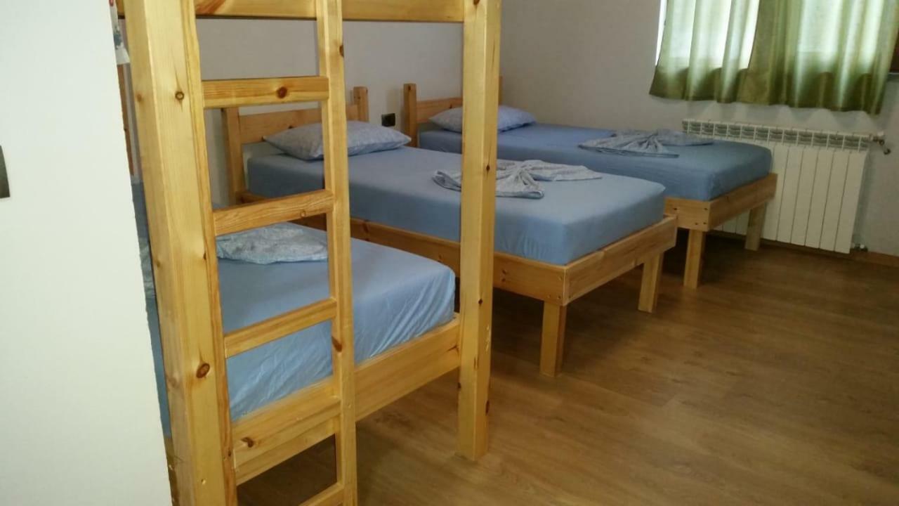 Bujtina E Tomorrit Hotel Ujanik ภายนอก รูปภาพ