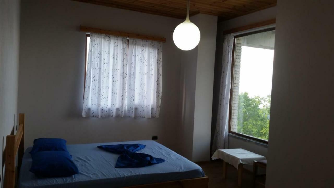 Bujtina E Tomorrit Hotel Ujanik ภายนอก รูปภาพ