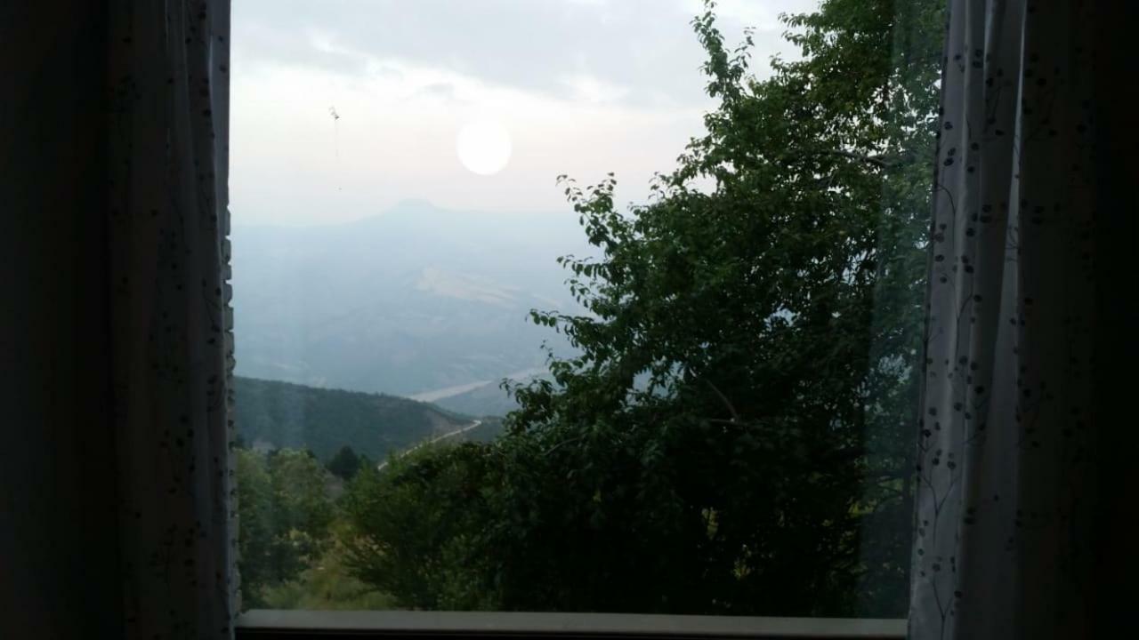 Bujtina E Tomorrit Hotel Ujanik ภายนอก รูปภาพ