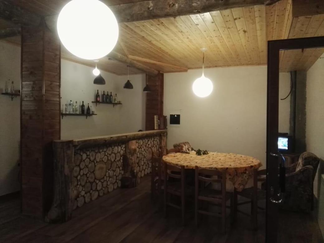 Bujtina E Tomorrit Hotel Ujanik ภายนอก รูปภาพ