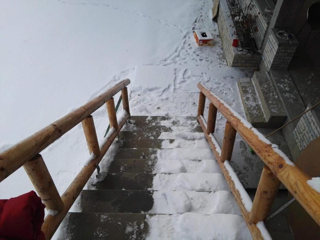Bujtina E Tomorrit Hotel Ujanik ภายนอก รูปภาพ