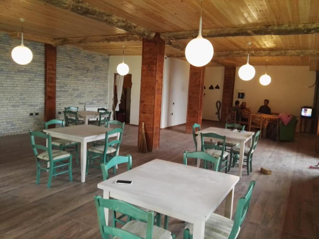 Bujtina E Tomorrit Hotel Ujanik ภายนอก รูปภาพ